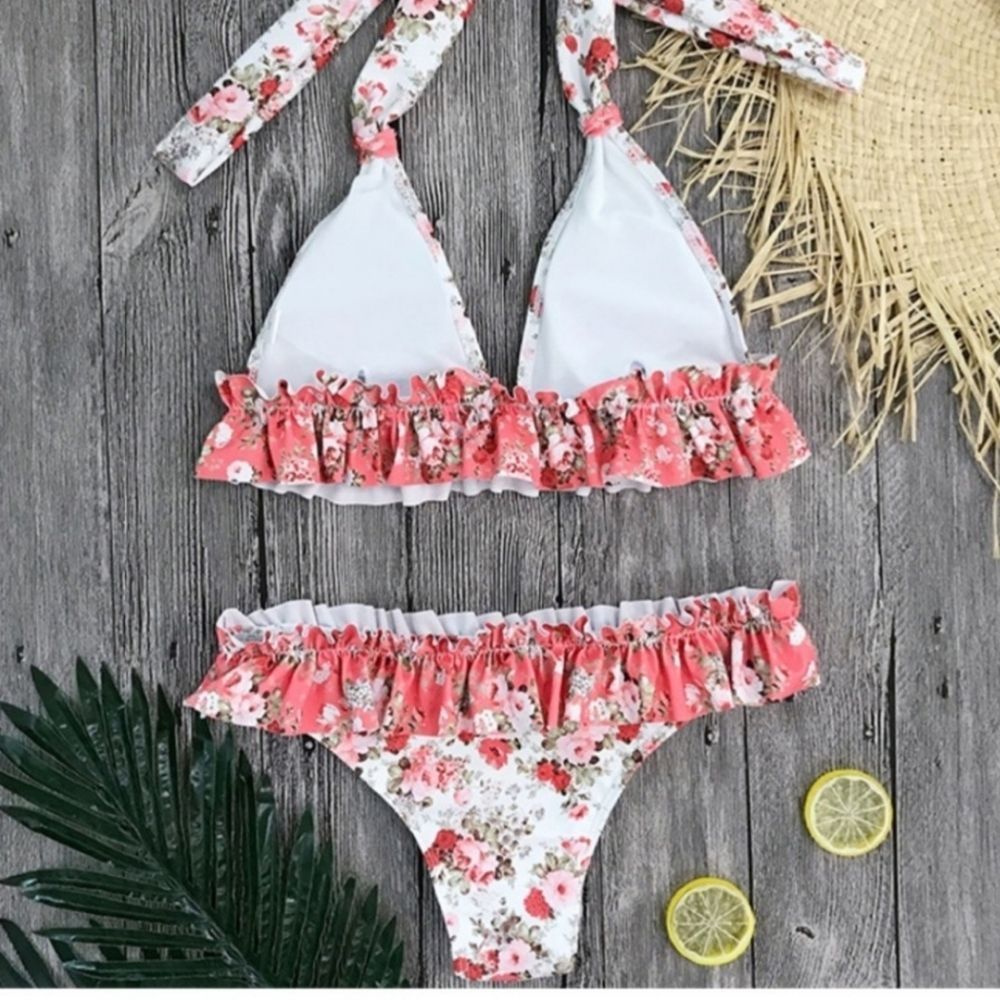 Cute Ruffle and Flower Bikini - Picture 4 of 4